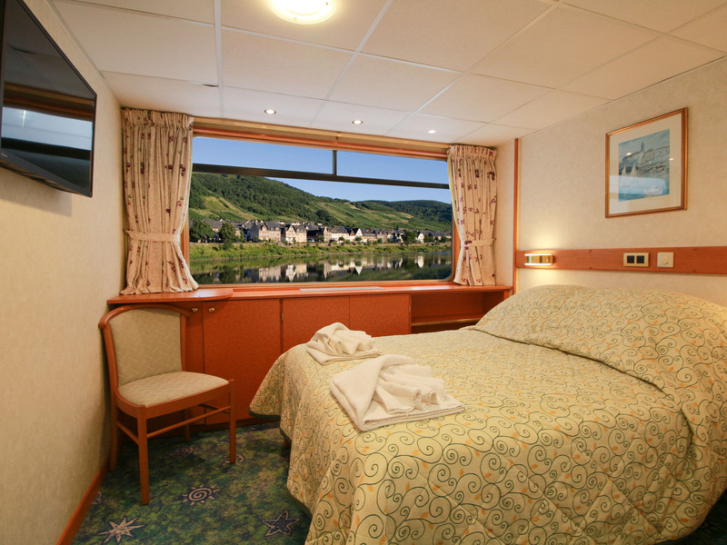 Middle Deck 1 Double Bed Cat C